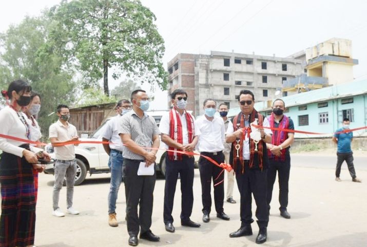 Additional Director for Industries and Commerce Vitsuthu Nyuthe inaugurating the handloom expo at Urban Haat, Dimapur on April 28. (DIPR Photo)